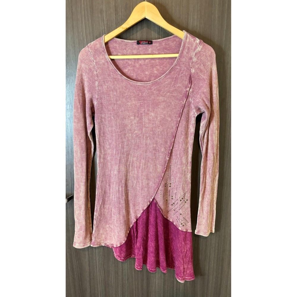 T-Party Sweater Women's Large Pink Beaded‎ Long Sleeve Asymmetric Hem Scoop Neck
